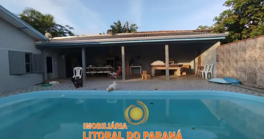 Casa com piscina perto do mar Leblon