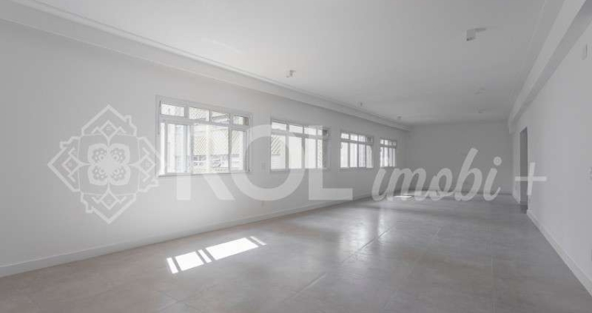 Apartamento totalmente reformado, com 3 dormitórios e 2 vagas na Joaquim Eugênio de Lima, Jardim Paulista.