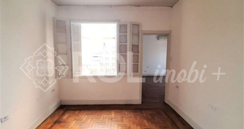 Casa próximo aos comércios de Bom retiro, 2 dormitórios, sem vaga