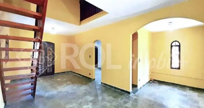 Casa de Condomínio- 3 Quartos e 3 banheiros 6 vagas- à Venda