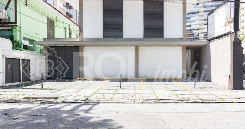Casa Comercial de Alto Padrão em Pinheiros, São Paulo-SP: 8 Salas, 7 Banheiros, 330m² de Área