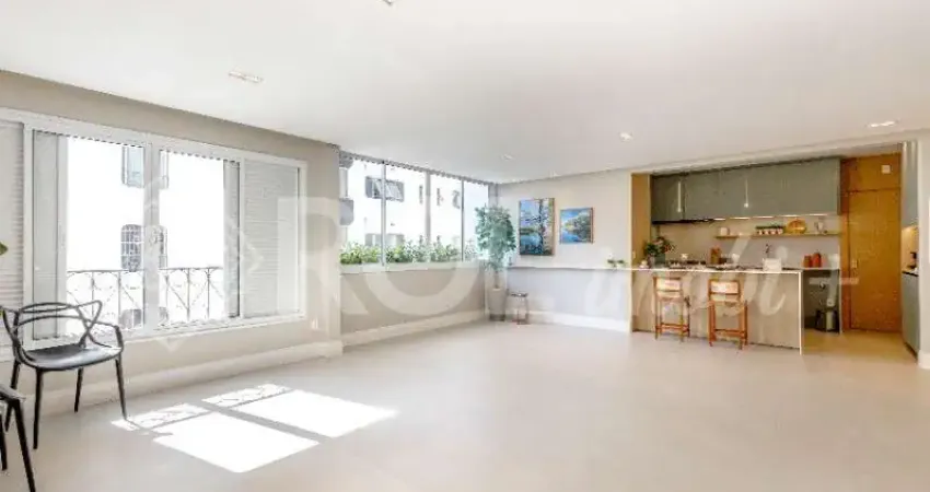 Luxuoso Apartamento de 2 Quartos na Vila Nova Conceição, São Paulo-SP: 1 Suite, 1 Sala, 4 Banheiros, 1 Vaga de Garagem, 130m².