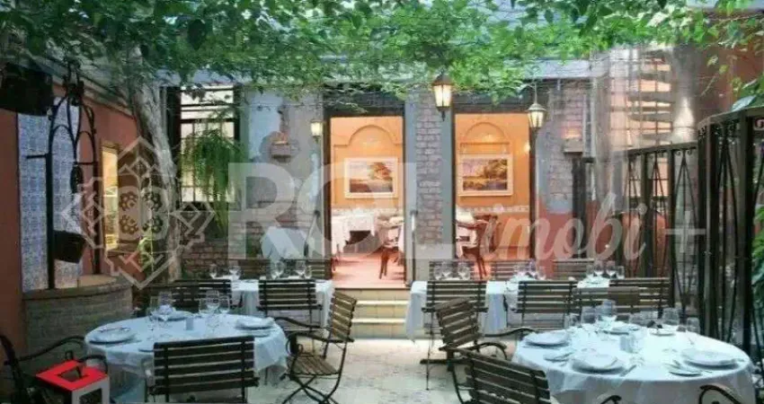 Casa comercial ampla 603 m² - 5 ambientes + mezanino - locação