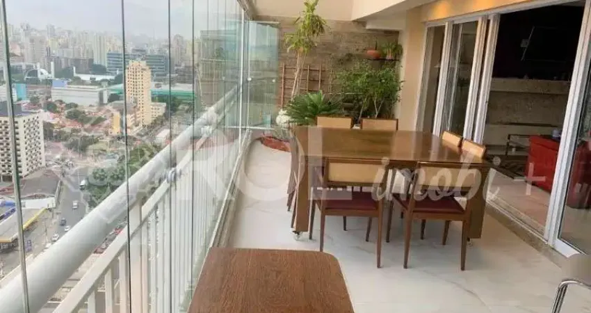 Cobertura alto padrão mobiliada e decorada / 2 suítes, varanda, 2 vagas, pé direito alto