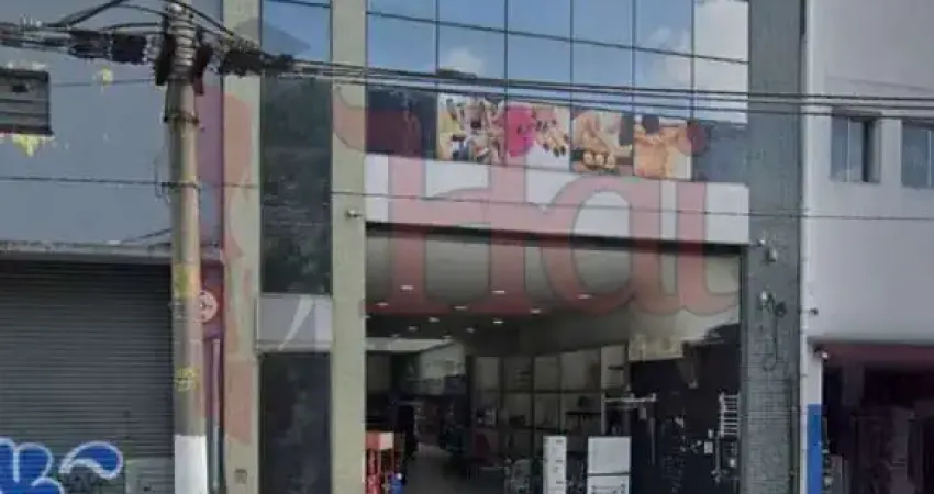 Prédio/loja comercial reformado em rua comercial movimentada no brás