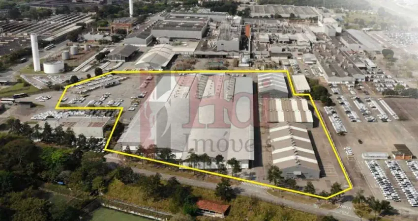 Área logística multifuncional - 55.846 m² de terreno privativo e 27.387 m² construídos