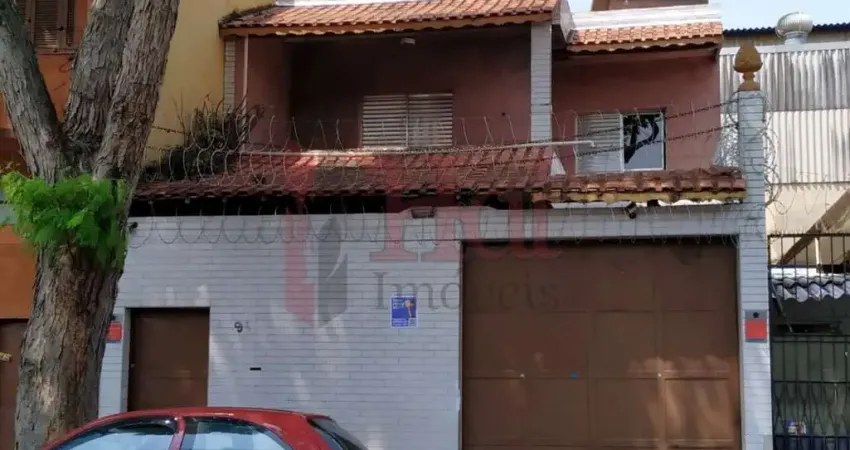 Casa assobradada, com vaga paea 4 carros, proximo a marginal, comercio em geral