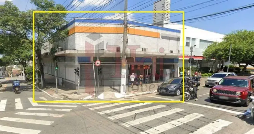 Imóvel comercial com 1.184m² de área construída, distribuídos em dois pavimentos (térreo e inferior)