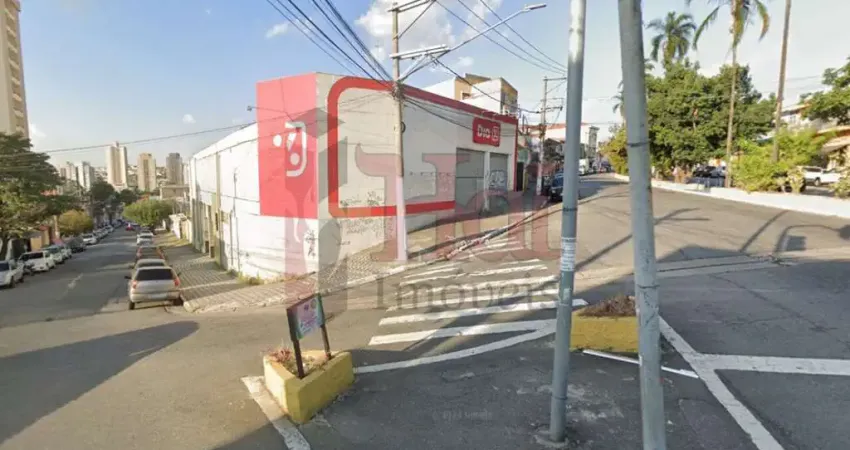 Galpão de esquina com 745 m² e ampla garagem em região de grande movimento
