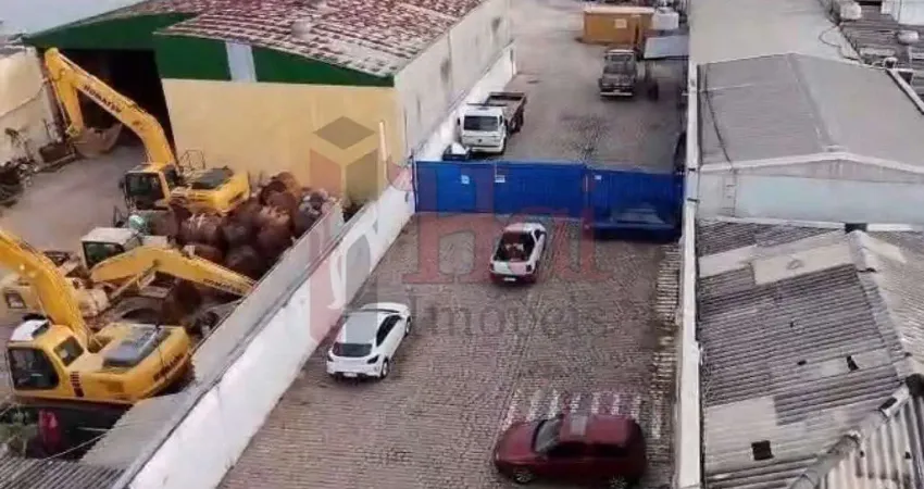 Área à venda com galpão totalizando 12 imóveis na região do Jaraguá