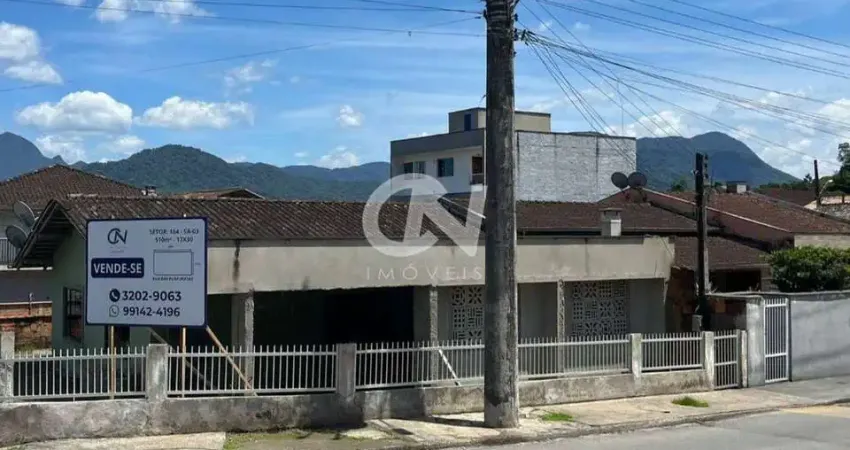 Casa à venda na Rua Ivora, Vila Nova, Joinville