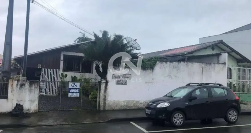 Terreno à venda na Rua Barbalho, Boa Vista, Joinville