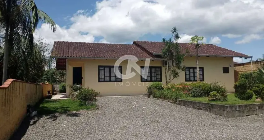 Casa com 3 quartos para alugar na Rua José Manarim, João Costa, Joinville