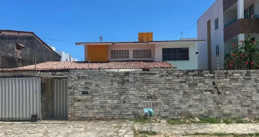 Casa com 3 dormitórios à venda, 180 m² por R$ 900.000,00 - Bessa - João Pessoa/PB