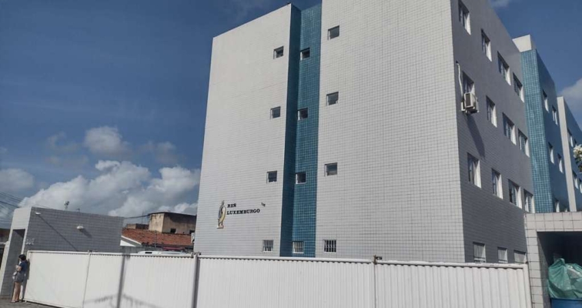 2 quartos  - ?1 vaga de garagem  - ?1 área de serviço  - ?2 banheiros  - ?Sala  - ?Cozinha  - ?Fechadura eletrônica  - ?Portas novas e fechaduras  -