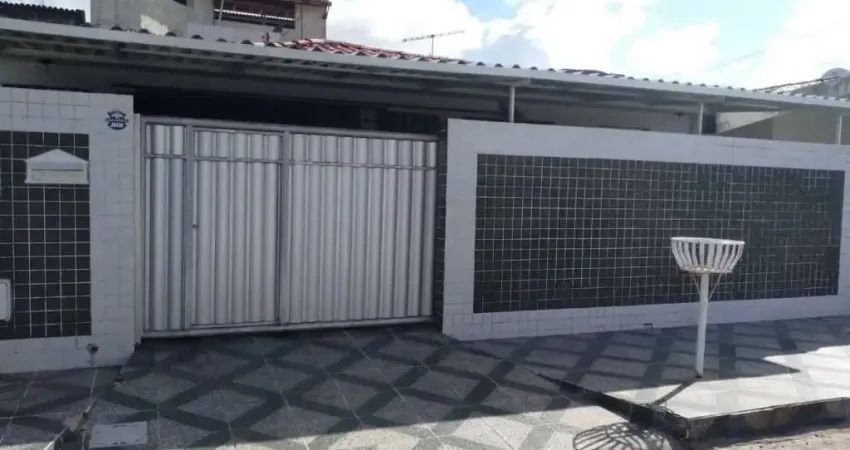 Casa com 3 dormitórios à venda, 180 m² por R$ 380.000,00 - Cuiá - João Pessoa/PB