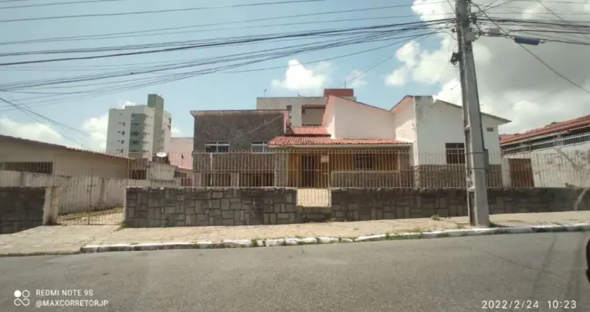 Casa com 4 dormitórios à venda por R$ 1.200.000 - Miramar - João Pessoa/PB