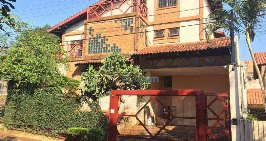 Sobrado com 3 dormitórios à venda, 385 m² por R$ 1.480.000,00 - Champagnat - Londrina/PR