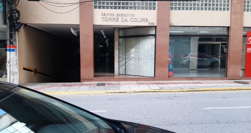 Sala comercial  com sacada e  2 vagas de garagem- centro de Florianópolis