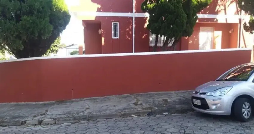 Casa no Bom Abrigo, pode ser comercial ou residencial.