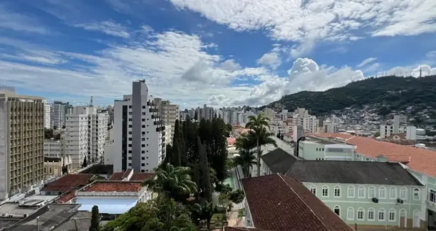 Apartamento 04 dormitórios, 2 garagens- próximo Colégio Coração de Jesus