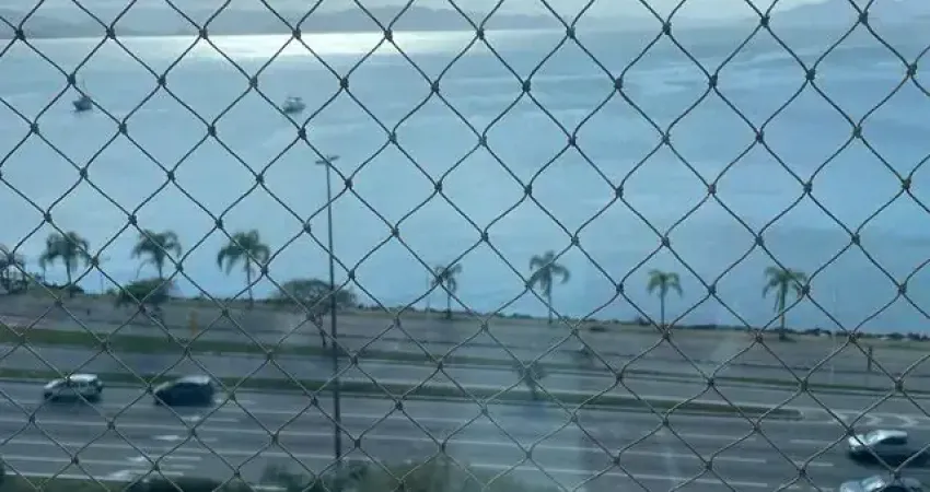 Apartamento com 4 dormitórios, 2 vagas de garagem - frente para beira mar.