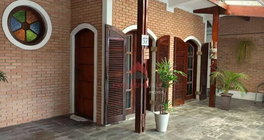 Casa com 3 dormitórios à venda, 245 m² por R$ 820.000 - Jardim Oriente - Quintal e churrasqueira / SJC