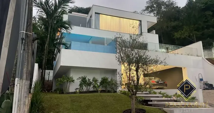 CASA TRIPLEX COM ELEVADOR E VISTA MAR INCRIVEL
