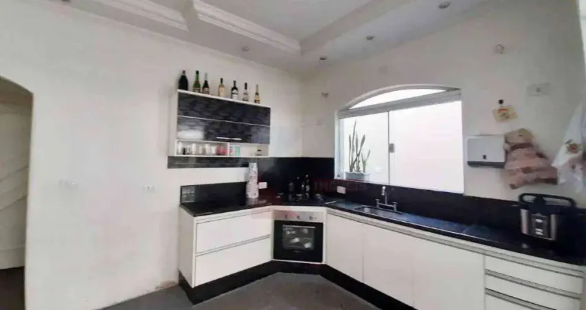 Linda casa assobradada com 4 dormitórios, sendo um suíte,  à venda, 300 m² por R$ 640.000 - São Vito - Americana/SP