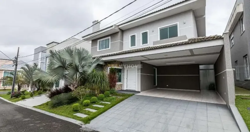 Casa em Condomínio com 3 Suítes e Piscina Privativa em Santa felicidade