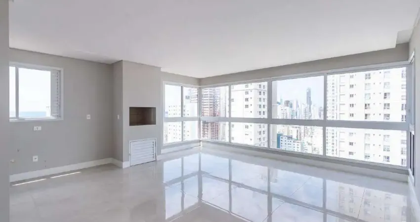 Apartamento à venda com vista mar em Balneário Camboriú