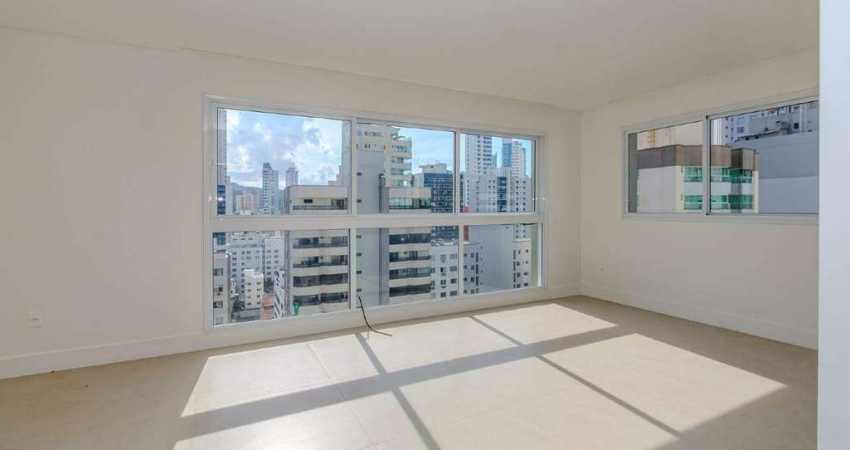 Apartamento na planta à venda na 2ª Quadra de Balneário Camboriú com 3 suítes