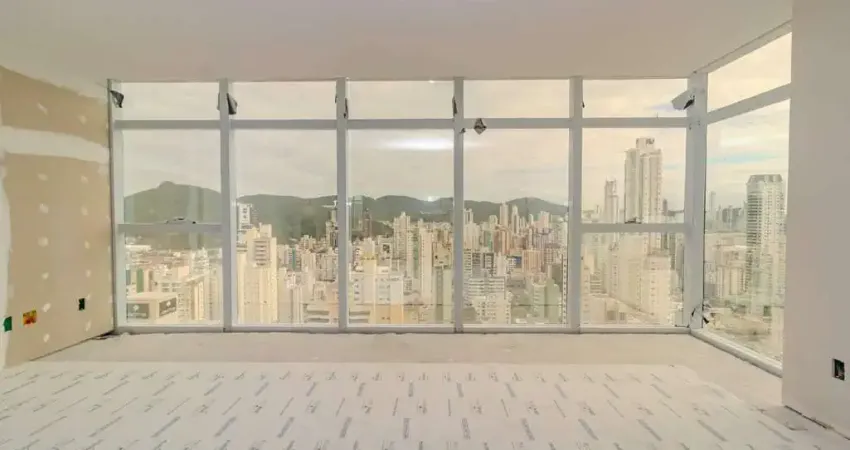 Apartamento com 03 suítes no Centro de Balneário Camboriú.