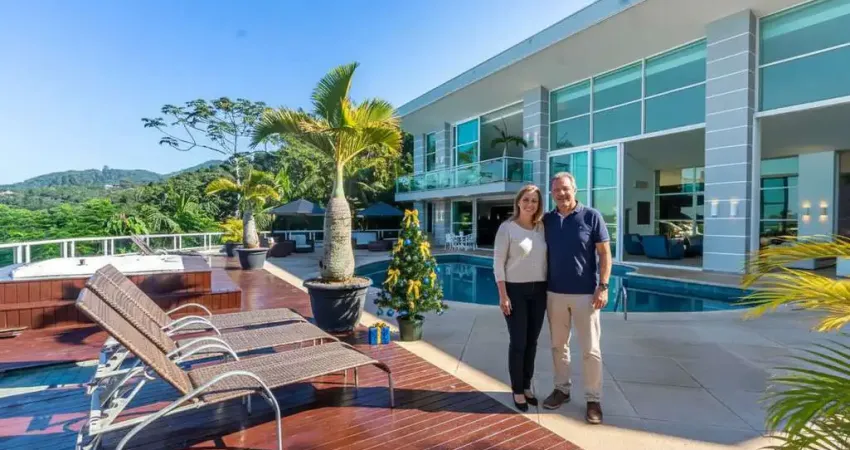 Casa em condomínio fechado com 5 quartos à venda na Avenida Rodesindo Pavan, 1800, Praia do Estaleiro, Balneário Camboriú