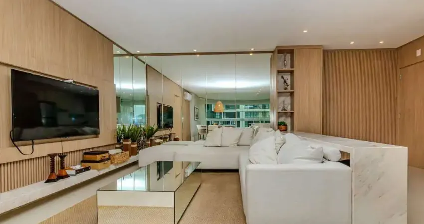 Apartamento à venda com 03 dormitórios e vista para o mar na praia brava.