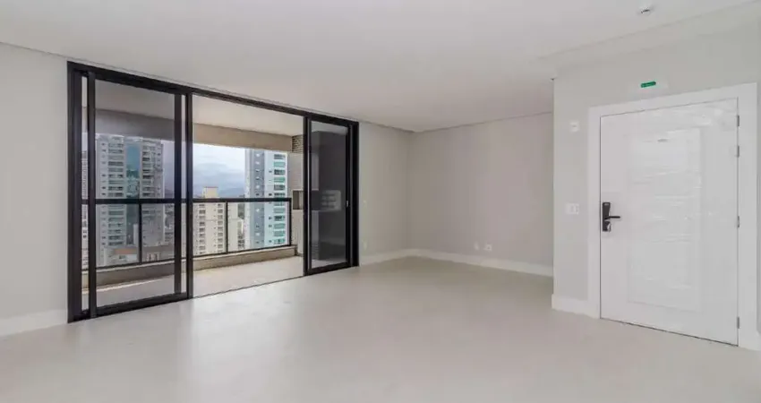 Apartamento com vista para o mar à venda em Balneário Camboriú.