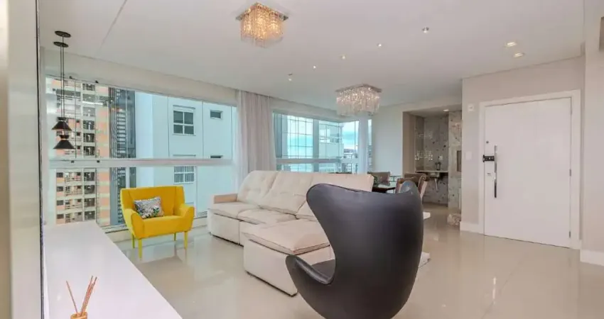 Apartamento à venda a poucos do mar no Ed. Palm Beach em Balneário Camboriú