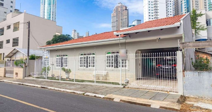 Casa à venda no centro de Balneário Camboriú