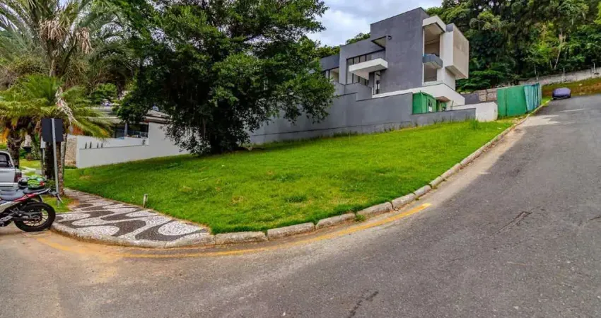 Terreno à venda na Avenida Hermógenes de Assis Feijó, 621, Barra, Balneário Camboriú