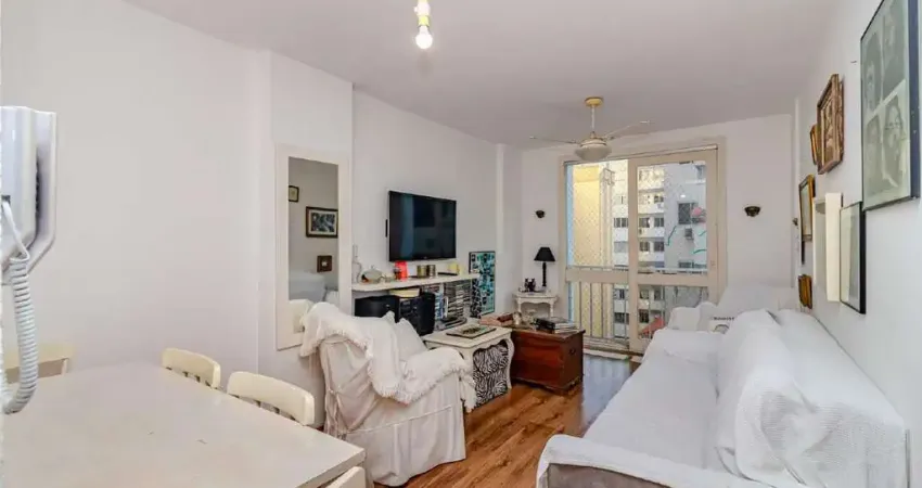 Apartamento próximo a praia à venda no Ed. Laureano Bittencourt em Balneário Camboriú