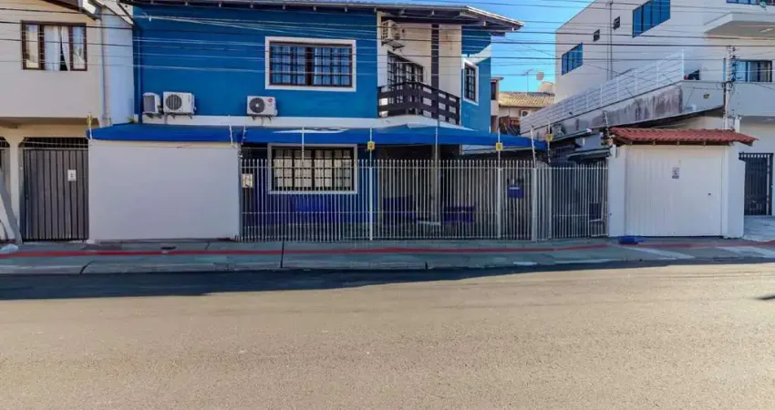 Casa com 2 quartos à venda na Rua 770, 162, Centro, Balneário Camboriú