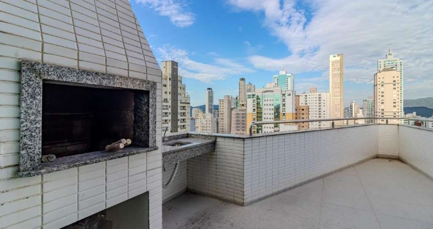 Cobertura duplex com vista mar à venda no centro de Balneário Camboriú