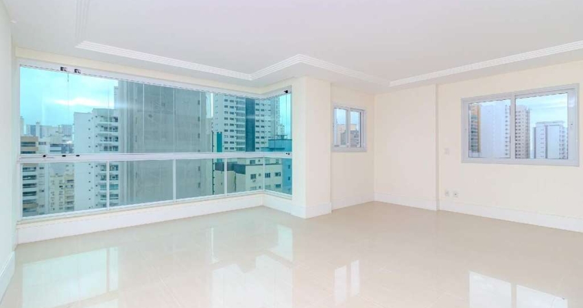 Apartamento com vista mar à venda no centro de Balneário Camboriú