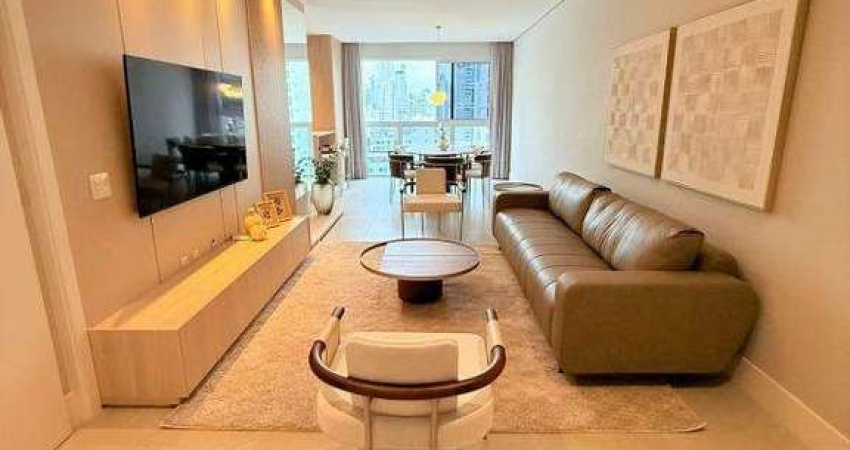 Apartamento mobiliado à venda com 04 dormitórios no Centro de Balneário Camboriú.