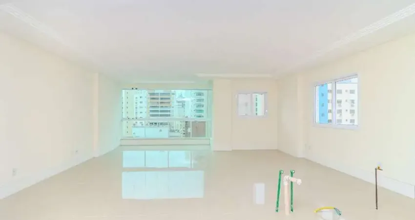 Apartamento próximo ao mar à venda no centro de balneário camboriú