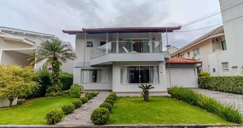 Casa à venda em Condomínio fechado em Balneário Camboriú