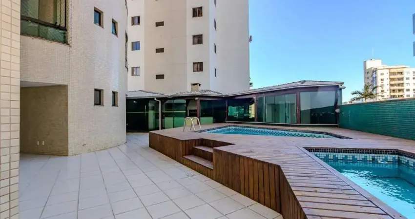 Apartamento com terraço e piscinas à venda no centro de balneário camboriú