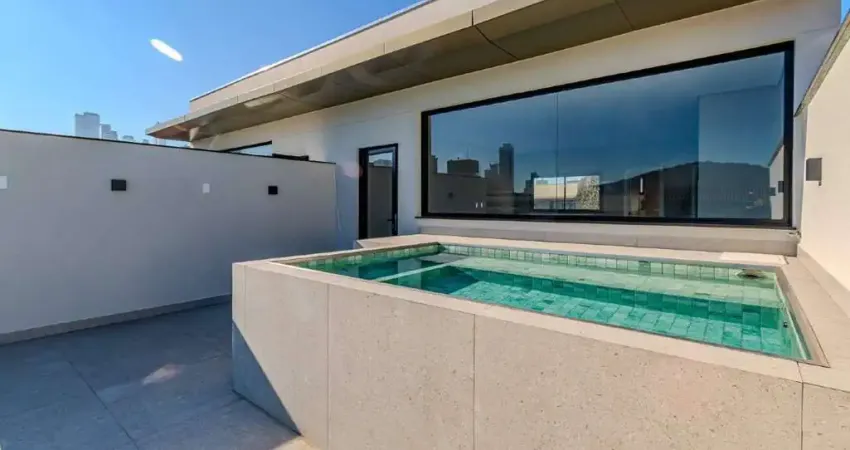 Casa triplex a venda no centro de Balneário Camboriú