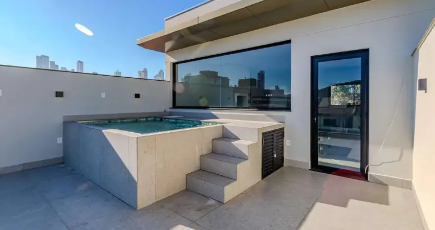 Casa triplex a venda no centro de Balneário Camboriú