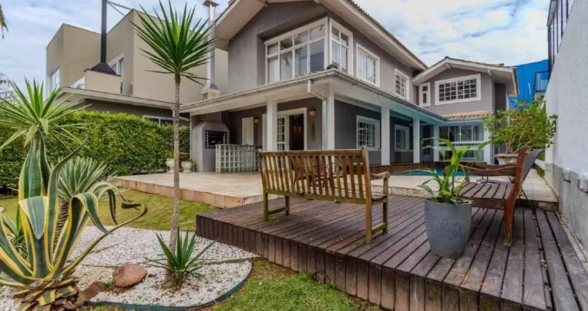 Casa de frente para o mar à venda em condomínio fechado em Balneário Camboriú